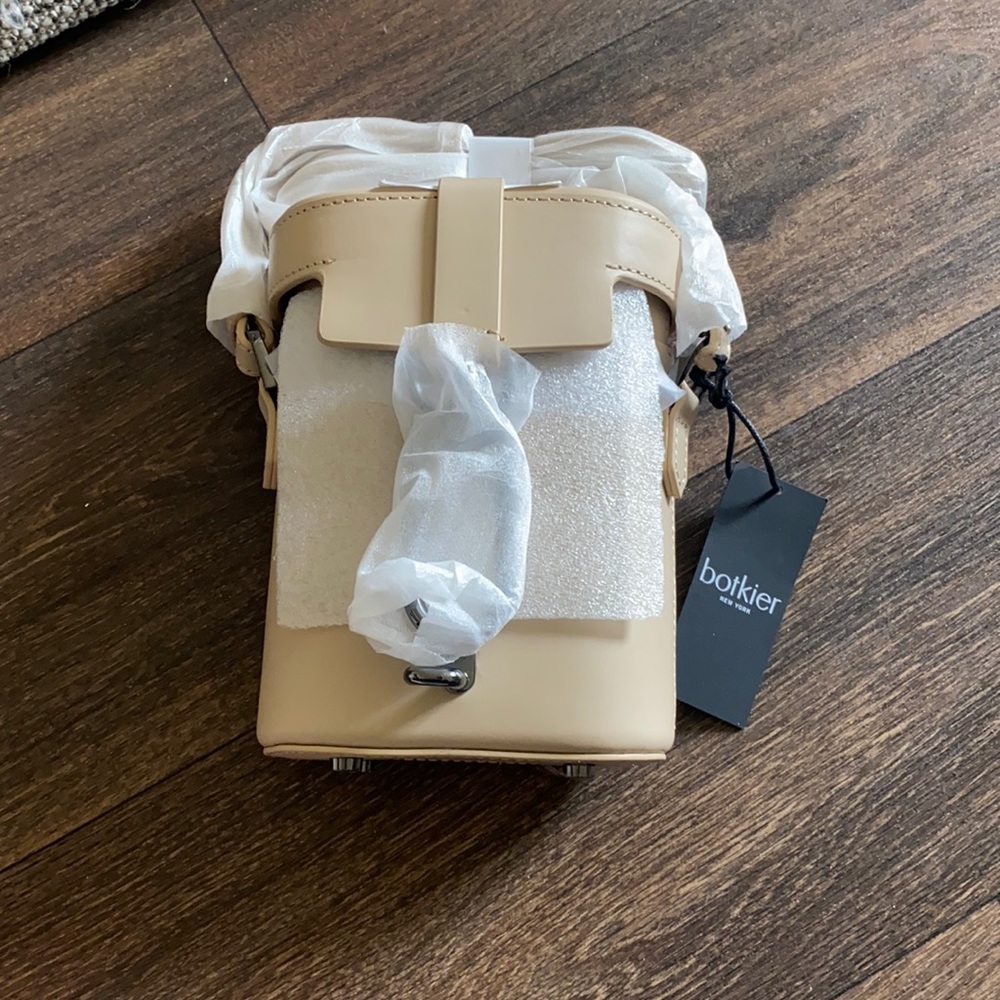Brooklyn Crossbody Bag - Picture 2 of 7
